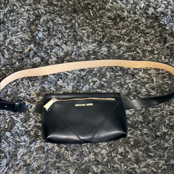 Michael Kors Black and Tan Belt Bag NWOT SIZE L/XL - Picture 1 of 8